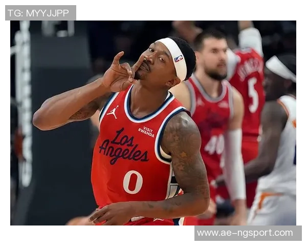 卢指导赞比尔对抗训练表现出色移动能力令人印象深刻