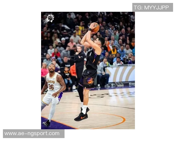 布克关键时刻罚球稳健全场19投7中贡献26分3篮板9助攻2抢断表现出色