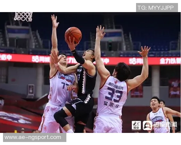 克洛尼上半场表现惊艳10投5中斩获16分2篮板2助攻1盖帽 克洛尼上半场表现惊艳10投5中斩获16分2篮板2助攻1盖帽