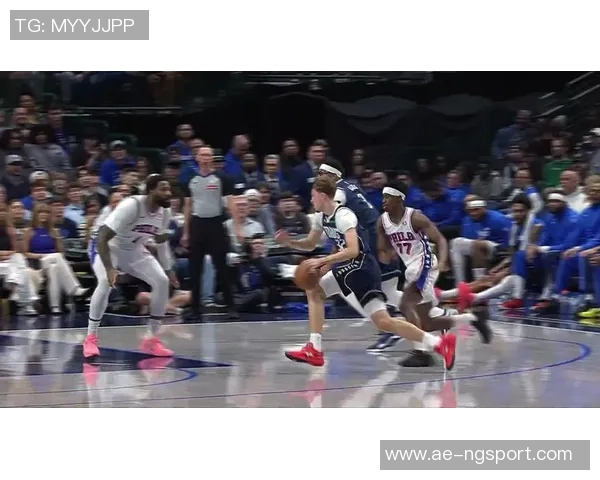 文班在挡拆后华丽转身空接背扣展现惊人弹跳与技巧