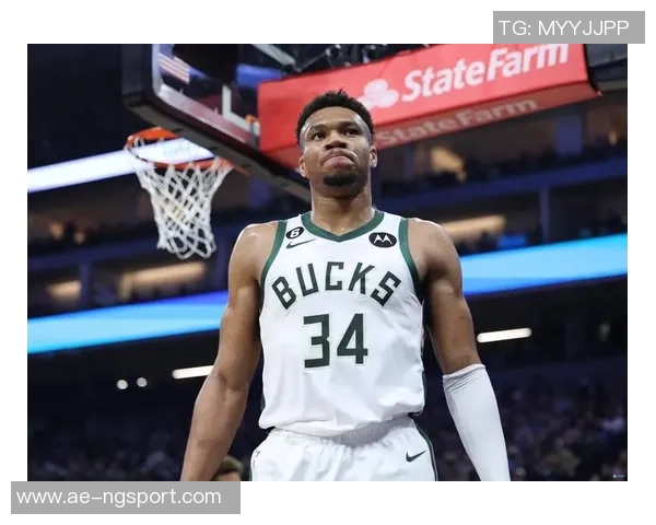 字母哥奋力拼搏半场贡献15分6板球队却落后19分艰难追赶之路 字母哥奋力拼搏半场贡献15分6板球队却落后19分艰难追赶之路